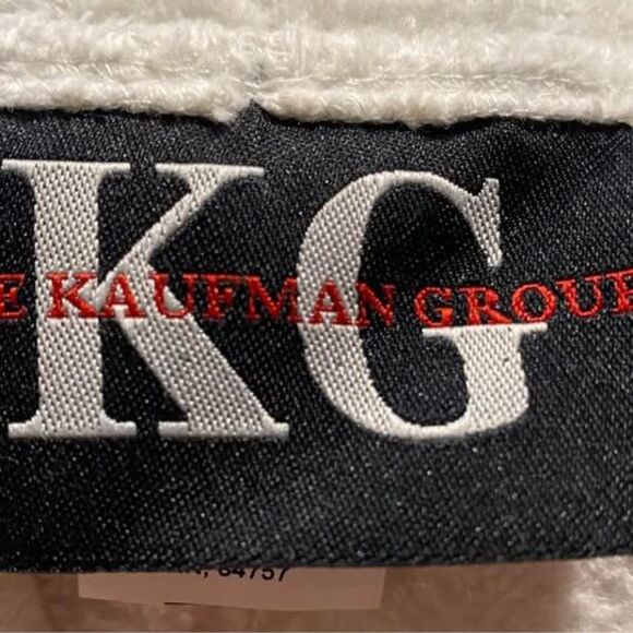 Monogrammed “W” Bath Robe - Picture 2 of 3